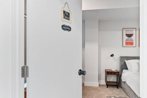 The Mr. Rogers Room - Private Room on Arch Street in Pittsburgh, USA
