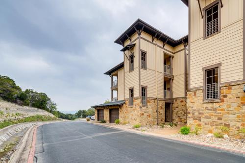 Jonestown Condo on Lake Travis with 2 Balconies!