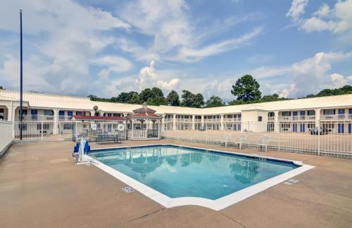 Motel 6-Lindale, TX