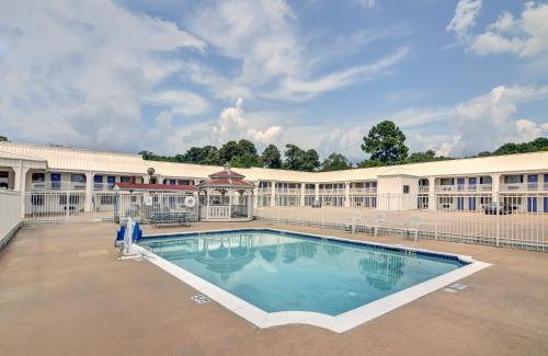 Motel 6-Lindale, TX