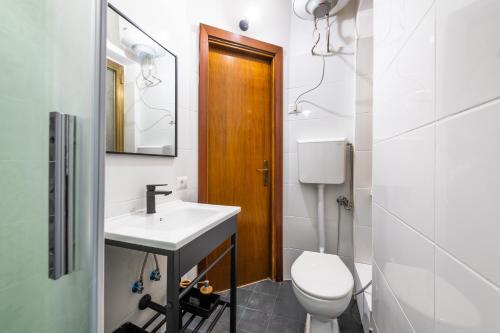 Gianicolense Apartment - image 9