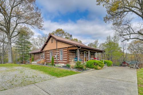 Country Escape Log Cabin Near Kentucky Lake!