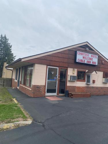COURTESY MOTEL in Urbana, USA