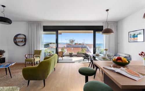 Hektor apartment with sea view terrace and garage, Split (Foto 2)