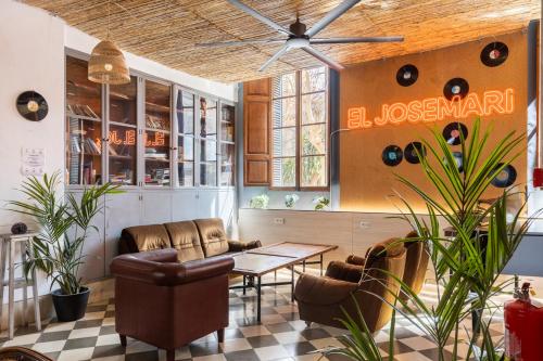 Youth Hostel Central Palma - Albergue Juvenil near Catedral de Mallorca