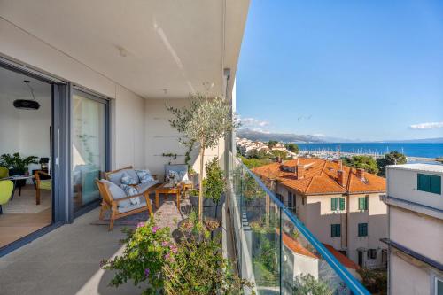 Hektor apartment with sea view terrace and garage, Split (Foto 10)