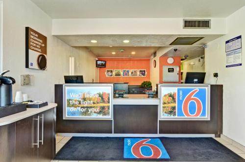 ردهة, Motel 6 Pittsburgh, PA - Crafton in بيتسبورغ
