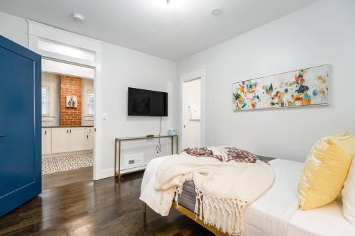 Spacious 5BR/5.5BA Near Plaza & Museum, Канзас-Сити (фото 5)