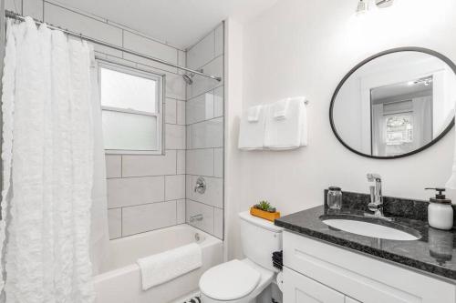 Spacious 5BR/5.5BA Near Plaza & Museum, Канзас-Сити (фото 8)
