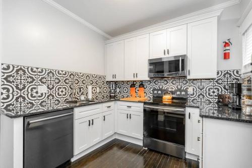 Spacious 5BR/5.5BA Near Plaza & Museum, Канзас-Сити (фото 9)