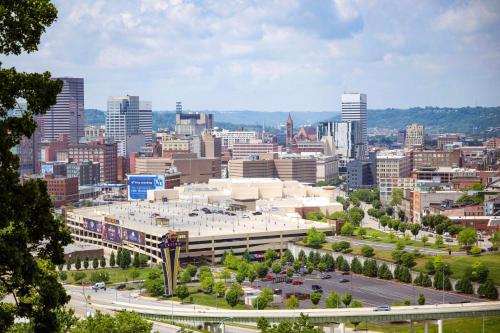 Quiet 4BR - Weddings Family Pets - 3min DT Cincy in Cincinnati, USA