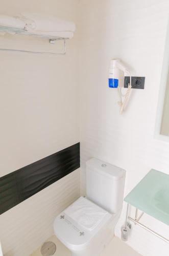 Basic Triple Room image 6