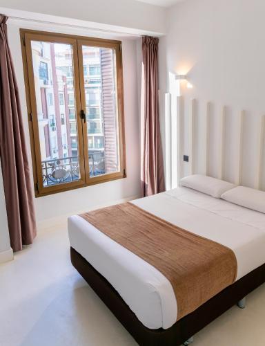 Hostal Gran Via 44