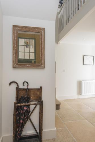 Black Lion Court - image 8