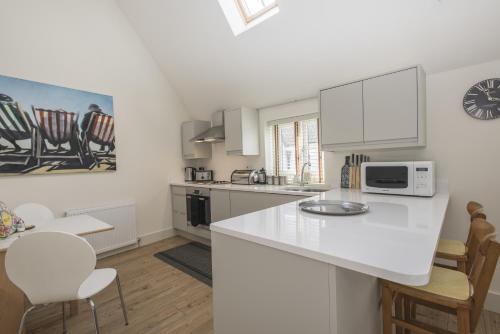 Black Lion Court - image 11