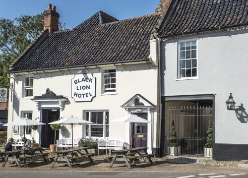 Black Lion Court - image 10