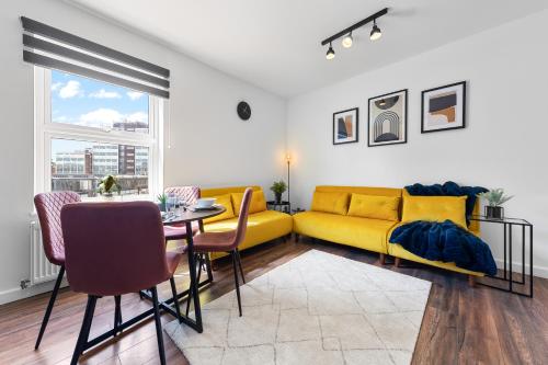 20 Percent Off-Sleeps 11-Central-Games-Free Parking