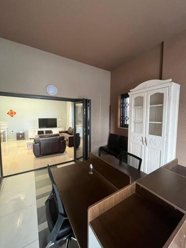Room 50Two Itower Apartment CBD Gaborone - image 2