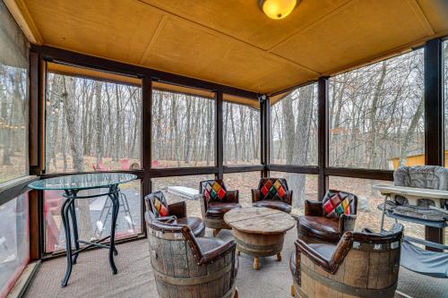 East Stroudsburg Retreat with Game Room and Fire Pit! in East Stroudsburg, USA