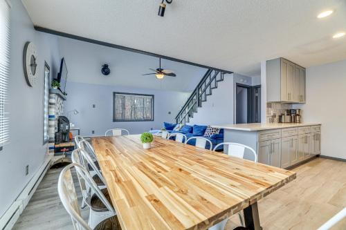 East Stroudsburg Retreat with Game Room and Fire Pit! in East Stroudsburg, USA