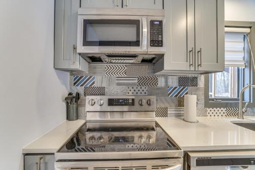 East Stroudsburg Retreat with Game Room and Fire Pit! in East Stroudsburg, USA