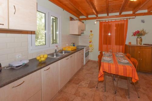 المرافق, Country house in Limnionas in Limnionas