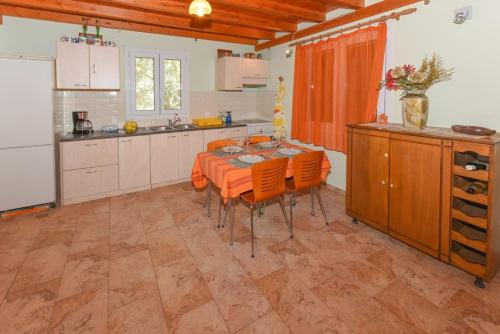 مطبخ, Country house in Limnionas in Limnionas