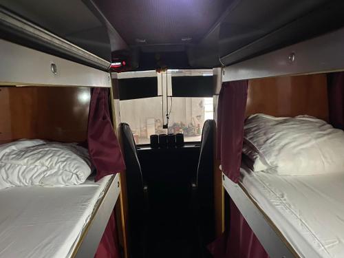 Bus Hotel On The Go, Tirana (Foto 11)