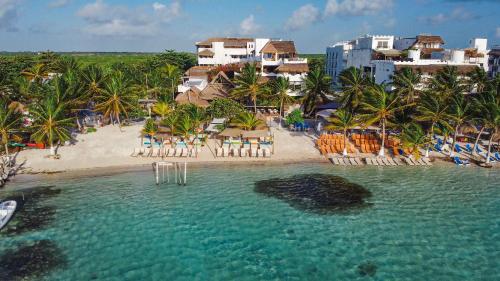 ทัศนียภาพภายนอกโรงแรม, 40 Canones in มาอาอูอัล