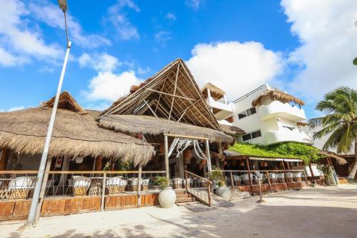 ห้องอาหาร, 40 Canones in มาอาอูอัล