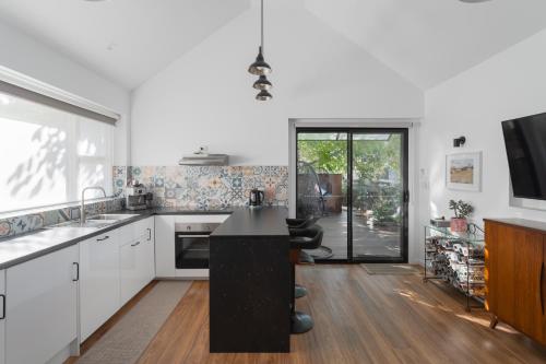 บริการและสิ่งอำนวยความสะดวก, Derby Bank House- Heritage listed two bedroom old school B&B suite or a self contained cabin in เดอร์บี้