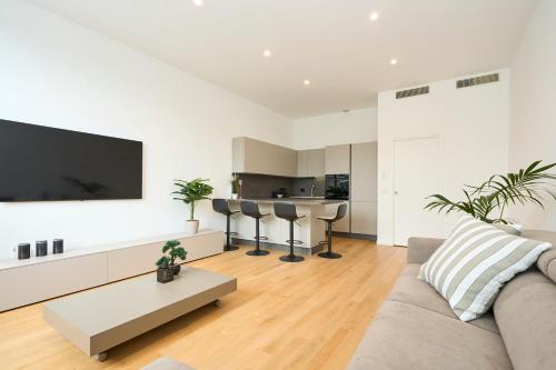 Luxury Design Suite - 20 minutes from DUOMO-NAVIGLI, Milano