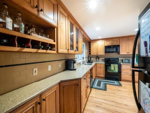 Berkshire Vacation Rentals: Loft Style Cabin In West Stockbridge Book Now