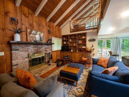 Berkshire Vacation Rentals: Loft Style Cabin In West Stockbridge Book Now