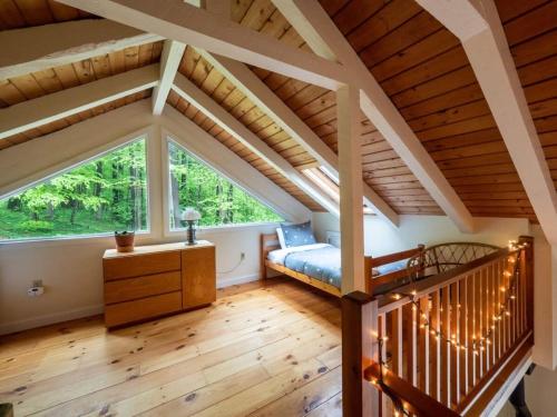 Berkshire Vacation Rentals: Loft Style Cabin In West Stockbridge Book Now