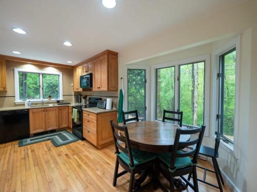 Berkshire Vacation Rentals: Loft Style Cabin In West Stockbridge Book Now