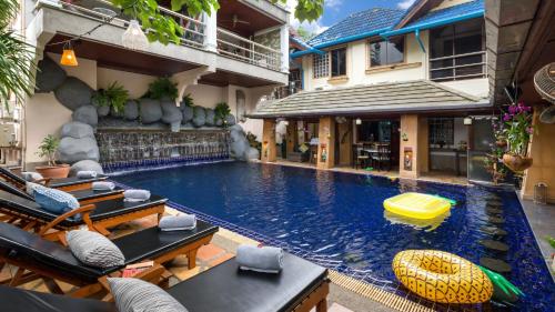 Talay Naiharn Hotel