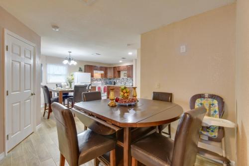Spacious Bradenton Duplex, 10 Mi to Coquina Beach! in Bradenton, USA