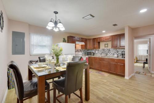 Spacious Bradenton Duplex, 10 Mi to Coquina Beach! in Bradenton, USA