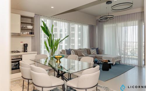 Brand New Modern 2BR Retreat, Walk to Dubai Mall - Downtown Views ll, Dubaj