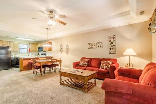 Branson Condo at Stonebridge Golf Resort with Pool and Wi-Fi close to Silver Dollar City and 76 Branson Condo at Stonebridge Golf Resort with Pool and Wi-Fi close to Silver Dollar City and 76
