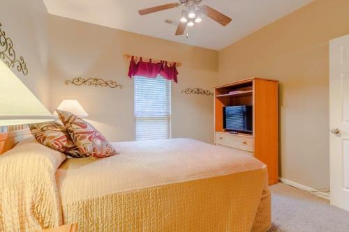 Branson Condo at Stonebridge Golf Resort with Pool and Wi-Fi close to Silver Dollar City and 76 Branson Condo at Stonebridge Golf Resort with Pool and Wi-Fi close to Silver Dollar City and 76