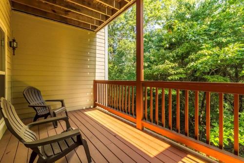 Branson Condo at Stonebridge Golf Resort with Pool and Wi-Fi close to Silver Dollar City and 76 Branson Condo at Stonebridge Golf Resort with Pool and Wi-Fi close to Silver Dollar City and 76