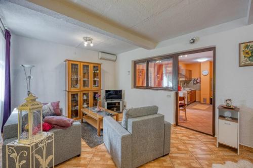 One-Bedroom Apartment image 10