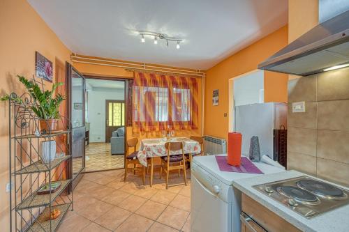 One-Bedroom Apartment image 8