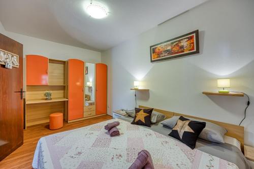 One-Bedroom Apartment image 4