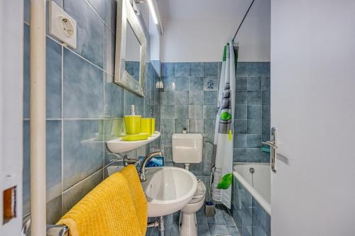 One-Bedroom Apartment image 2