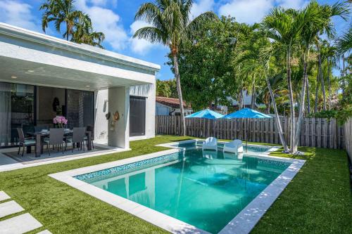 House by the Beach Heated Pool Lush Neighborhood Tranquility Lighthouse Key RESlDENCES