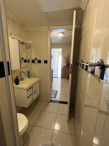 Conforto. Tres quartos com ar e cama de casal in Ogiva