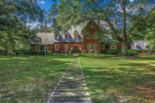 Rent a whole Inn! The Inn on Elm 6 beds/5 baths. in Conway, USA